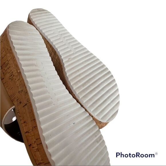 Tommy Hilfiger Tan Thong Wedge Sandals, Size 9 1/2 - Picture 5 of 5